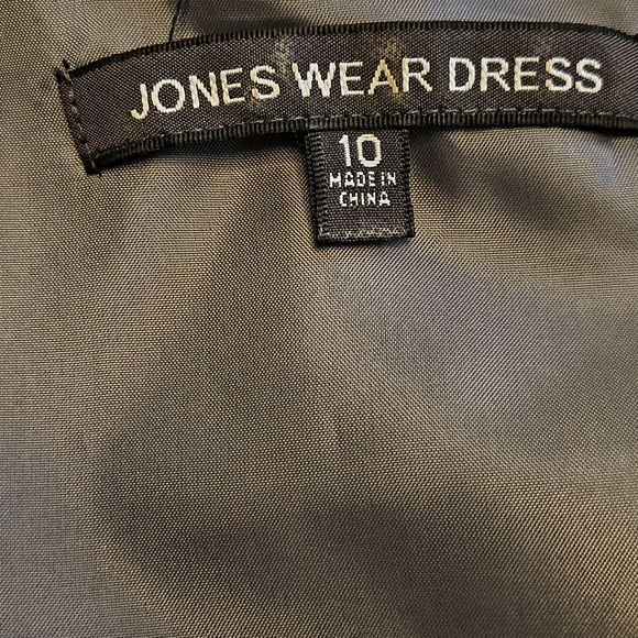 Jones Wear Silver Gray Cocktail Dress Beaded Waist V-neck Size 10 Sleeveless - Picture 2 of 4